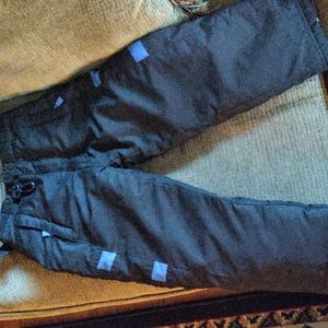 Boys size 4 to 5 snow pants pull up black in color